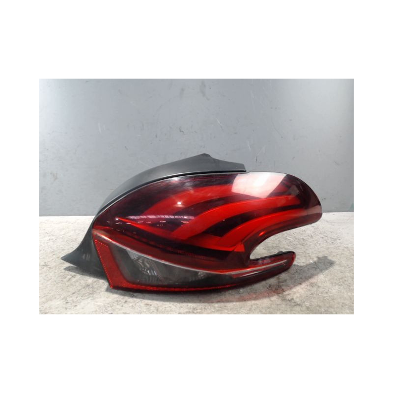 FEU ARRIERE DROIT PEUGEOT 208