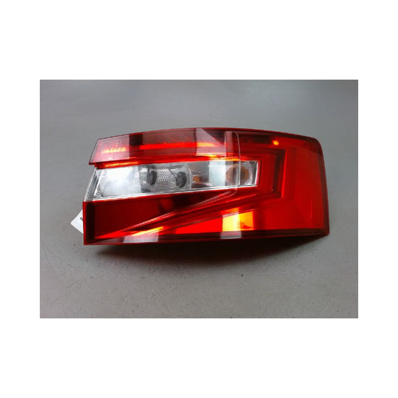 FEU ARRIERE DROIT SKODA SUPERB