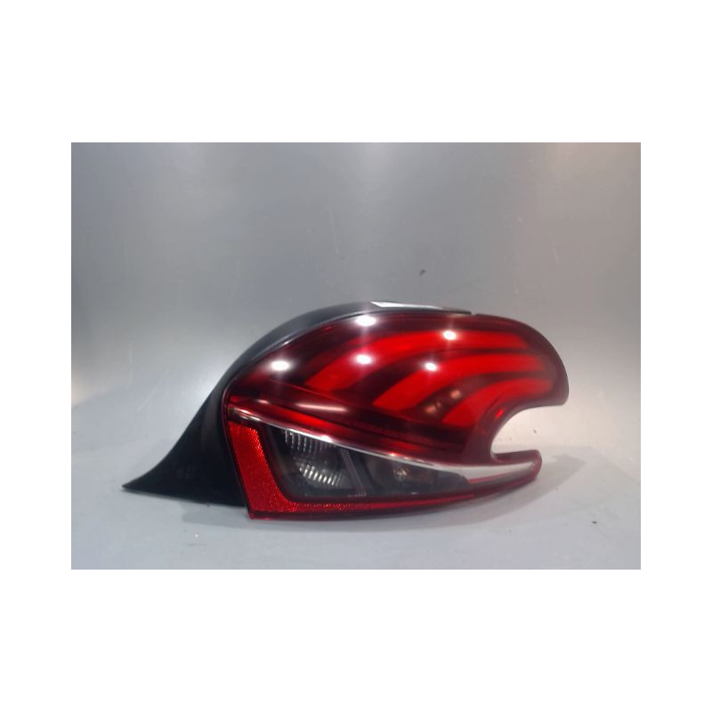 FEU ARRIERE DROIT PEUGEOT 208