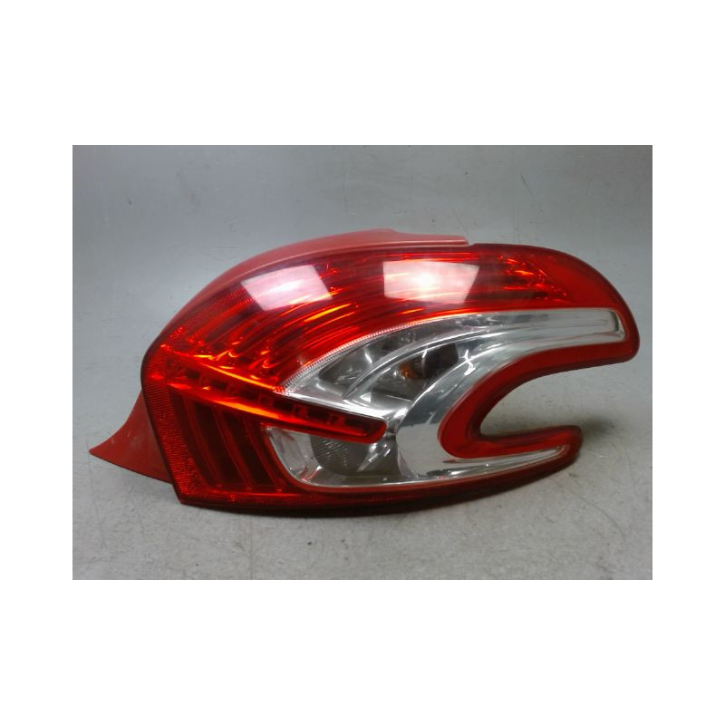 FEU ARRIERE DROIT PEUGEOT 208