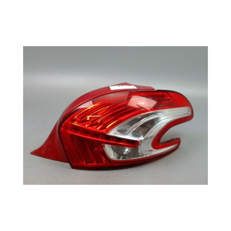 FEU ARRIERE DROIT PEUGEOT 208