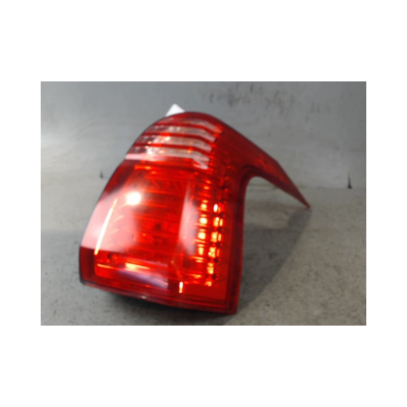 FEU ARRIERE DROIT PEUGEOT 5008 2009-