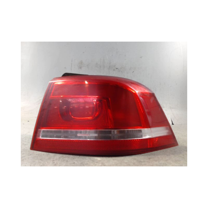 FEU ARRIERE DROIT VOLKSWAGEN PASSAT 2010-
