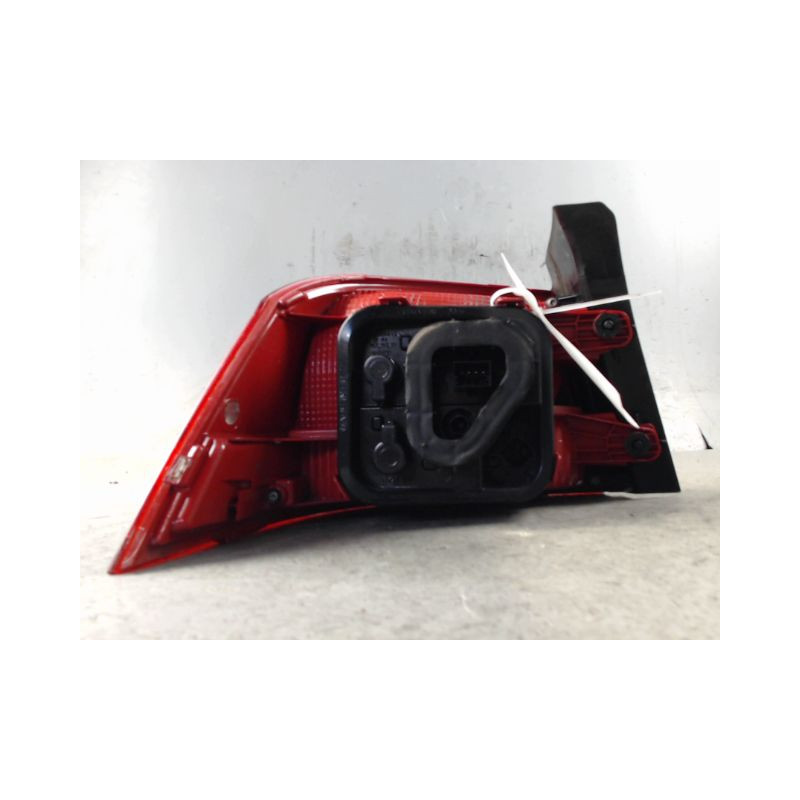 FEU ARRIERE DROIT VOLKSWAGEN PASSAT 2010-