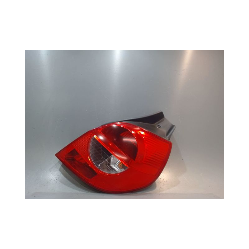 FEU ARRIERE DROIT RENAULT CLIO