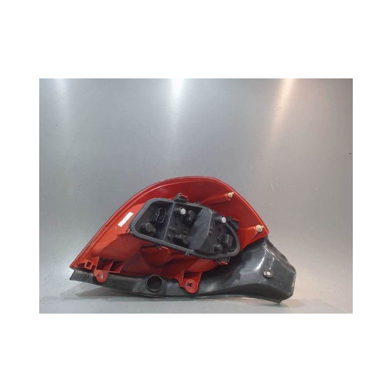 FEU ARRIERE DROIT RENAULT CLIO