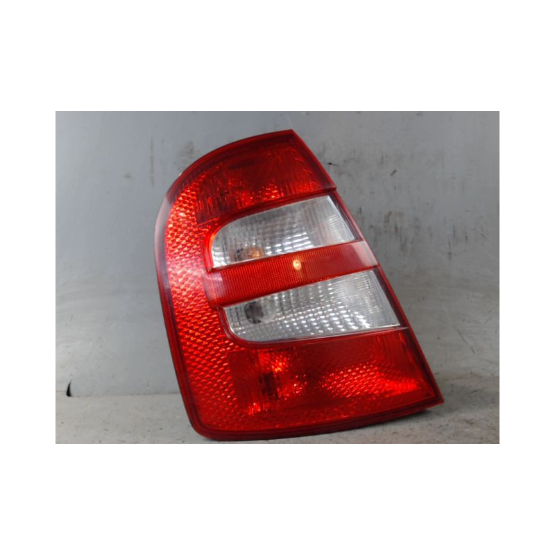 FEU ARRIERE DROIT SKODA FABIA 2000-2004