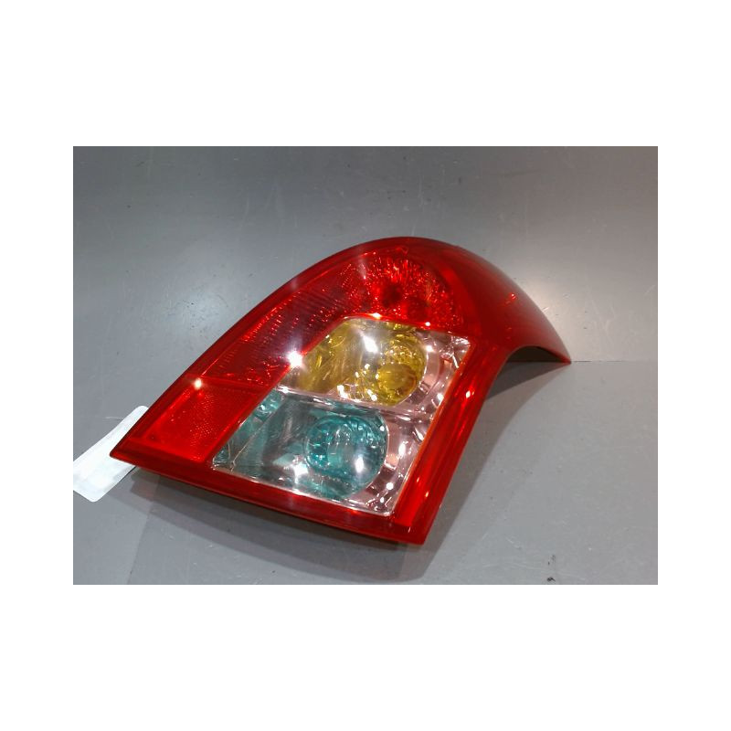 FEU ARRIERE DROIT SUZUKI SWIFT