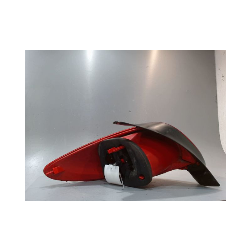 FEU ARRIERE DROIT PEUGEOT 206