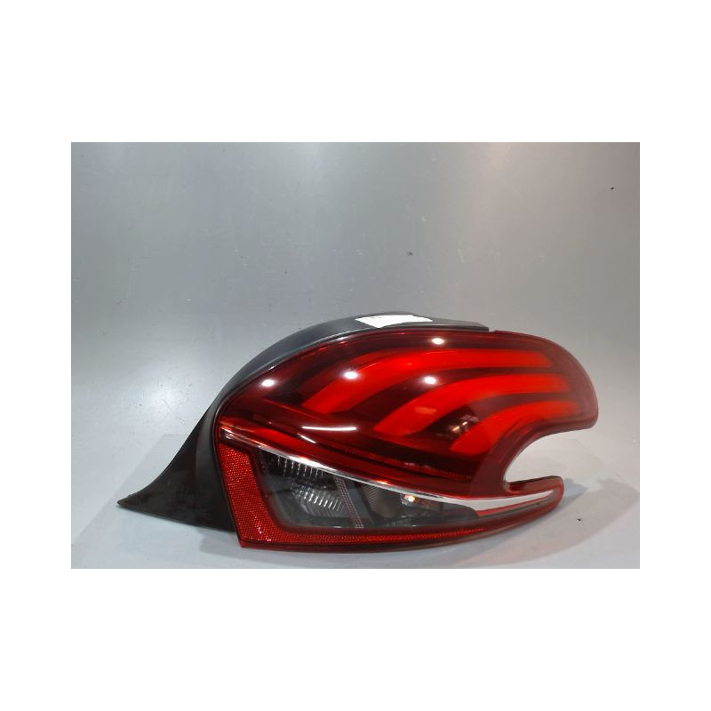 FEU ARRIERE DROIT PEUGEOT 208