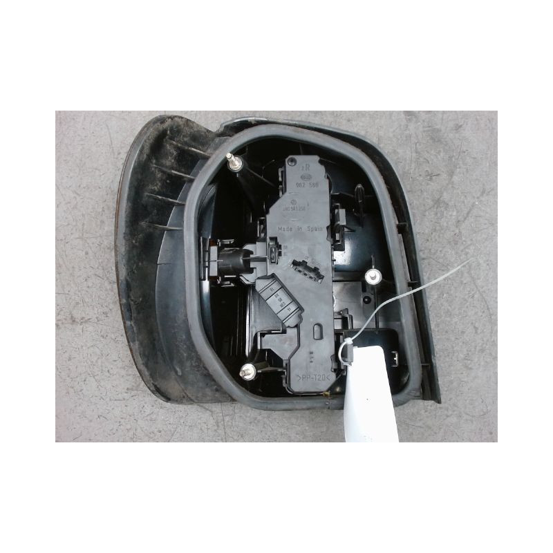 FEU ARRIERE DROIT VOLKSWAGEN POLO 94-99