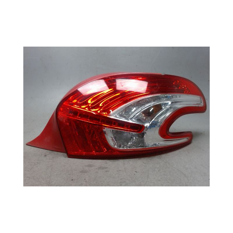 FEU ARRIERE DROIT PEUGEOT 208
