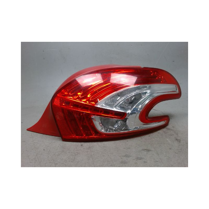 FEU ARRIERE DROIT PEUGEOT 208