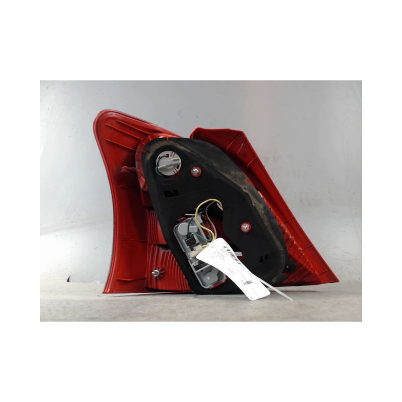 FEU ARRIERE DROIT TOYOTA YARIS 2005-