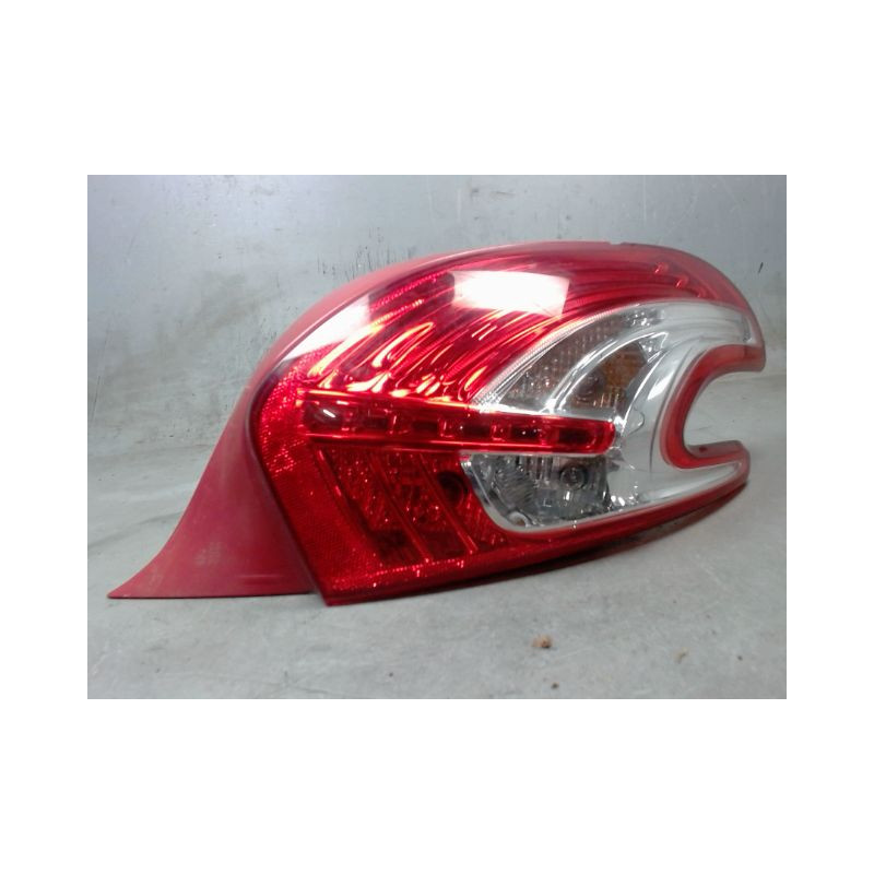 FEU ARRIERE DROIT PEUGEOT 208