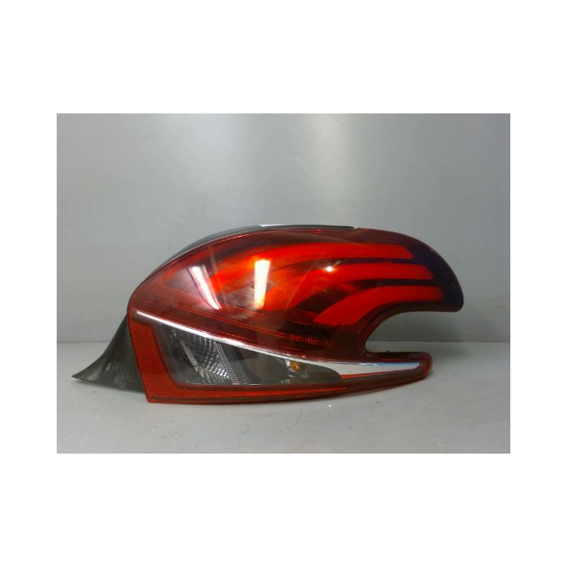 FEU ARRIERE DROIT PEUGEOT 208