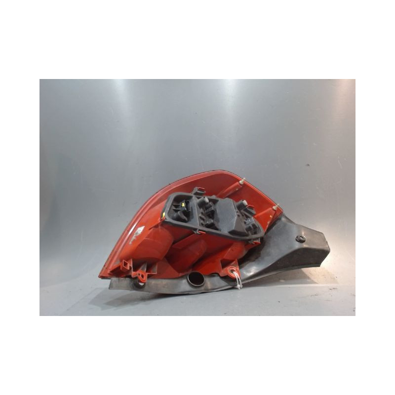 FEU ARRIERE DROIT RENAULT CLIO