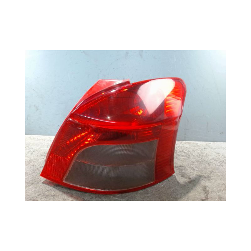 FEU ARRIERE DROIT TOYOTA YARIS 1.3 - 87 VVT-I
