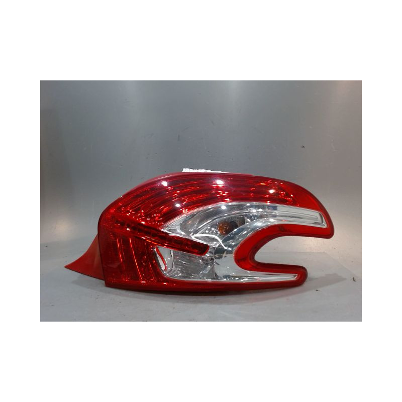 FEU ARRIERE DROIT PEUGEOT 208