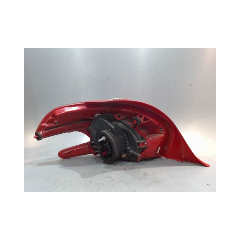 FEU ARRIERE DROIT PEUGEOT 208