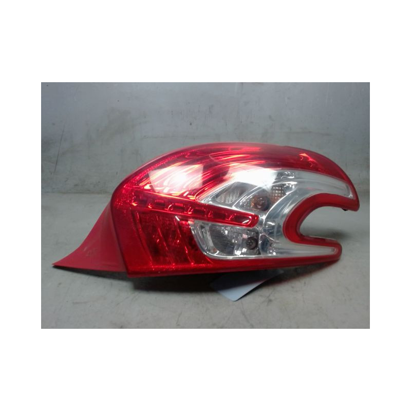 FEU ARRIERE DROIT PEUGEOT 208