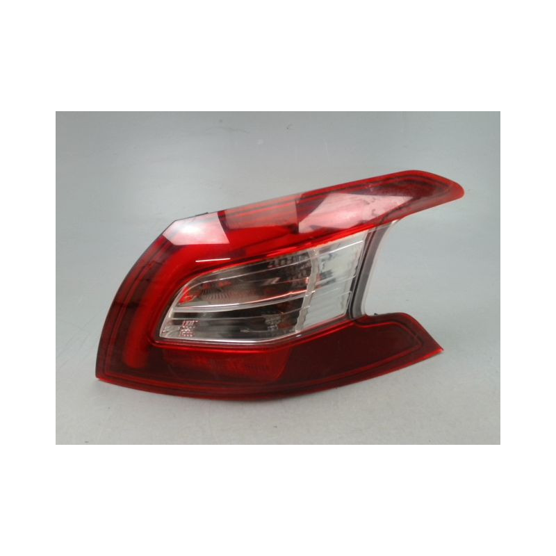 FEU ARRIERE DROIT PEUGEOT 308 2011-