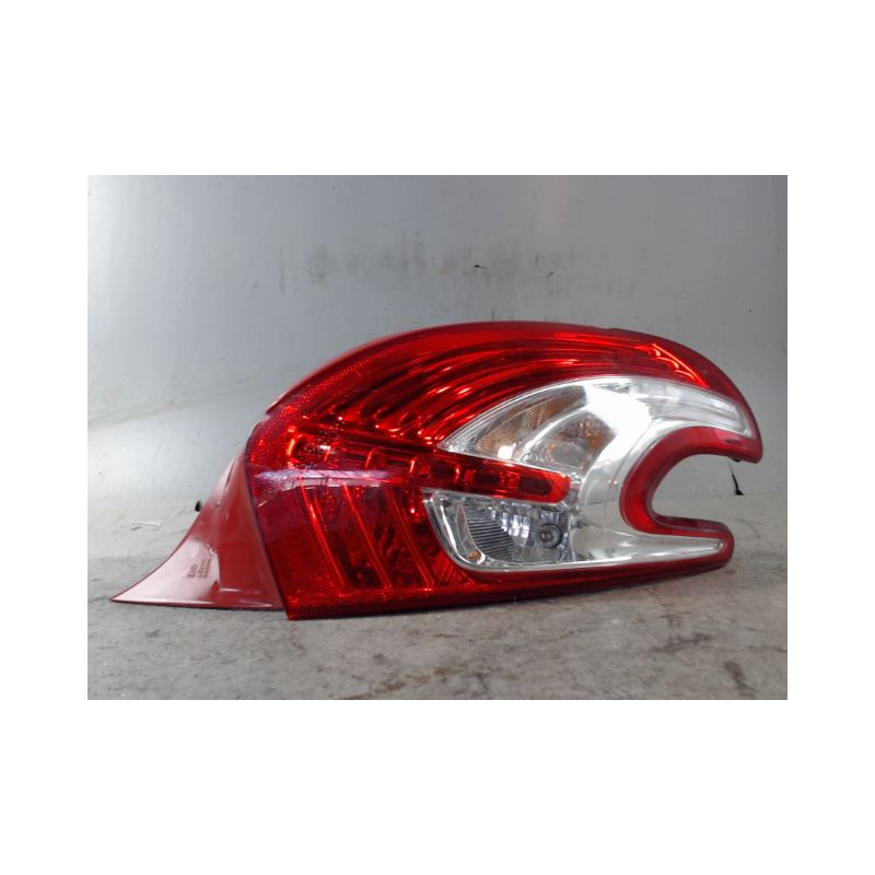FEU ARRIERE DROIT PEUGEOT 208