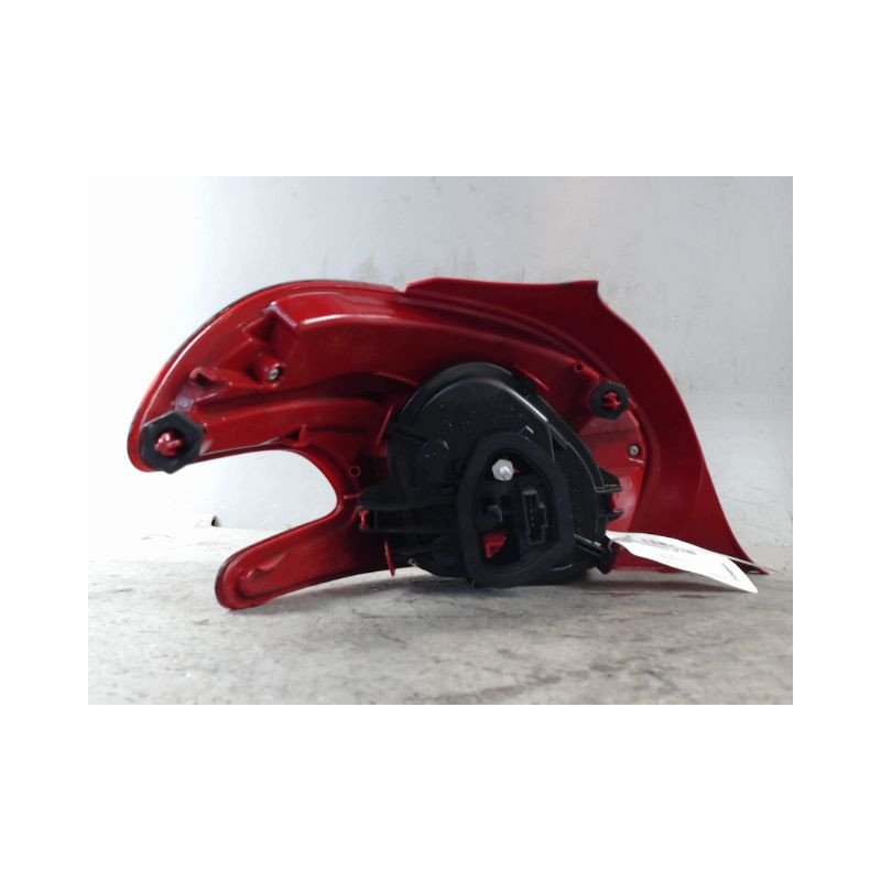 FEU ARRIERE DROIT PEUGEOT 208