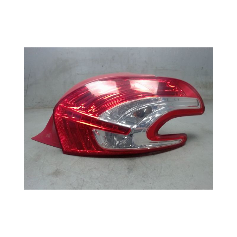 FEU ARRIERE DROIT PEUGEOT 208