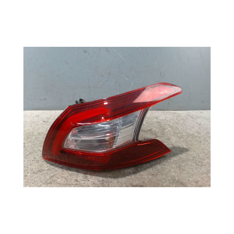 FEU ARRIERE DROIT PEUGEOT 308 2011-