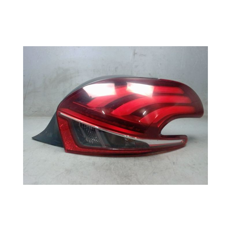 FEU ARRIERE DROIT PEUGEOT 208