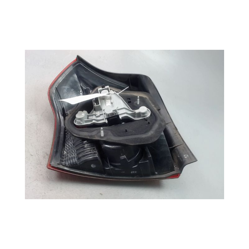 FEU ARRIERE DROIT TOYOTA COROLLA X Phase 2 2004-2007