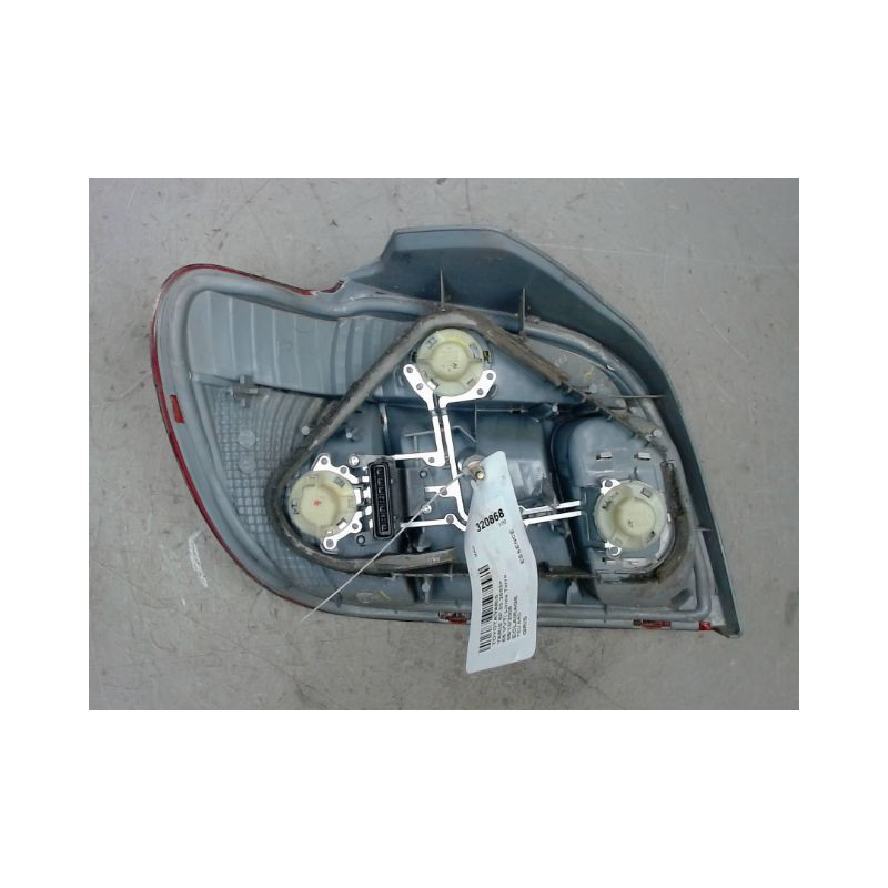 FEU ARRIERE DROIT TOYOTA YARIS 2003-