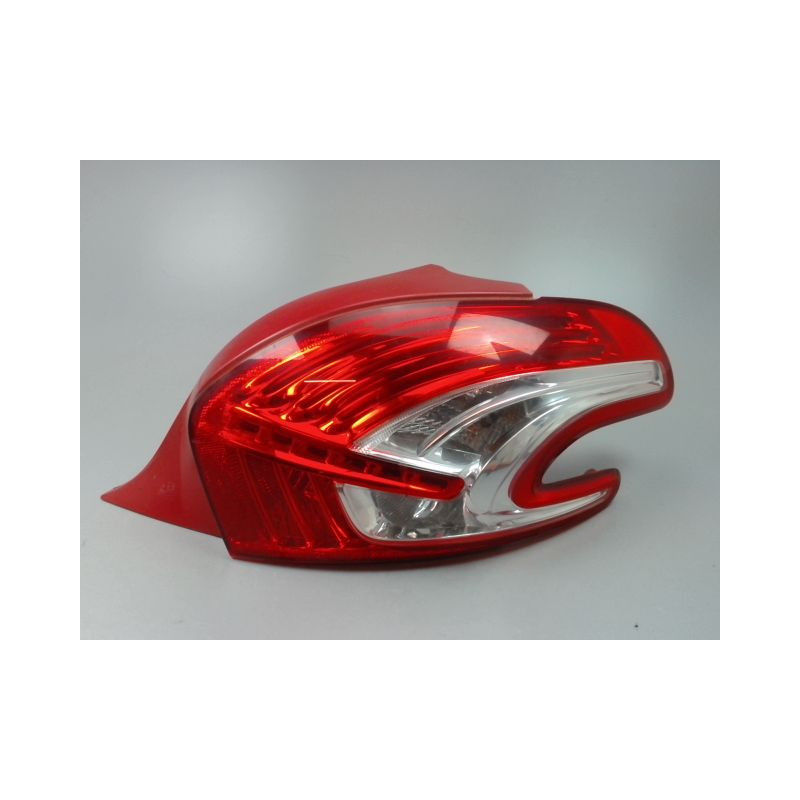 FEU ARRIERE DROIT PEUGEOT 208
