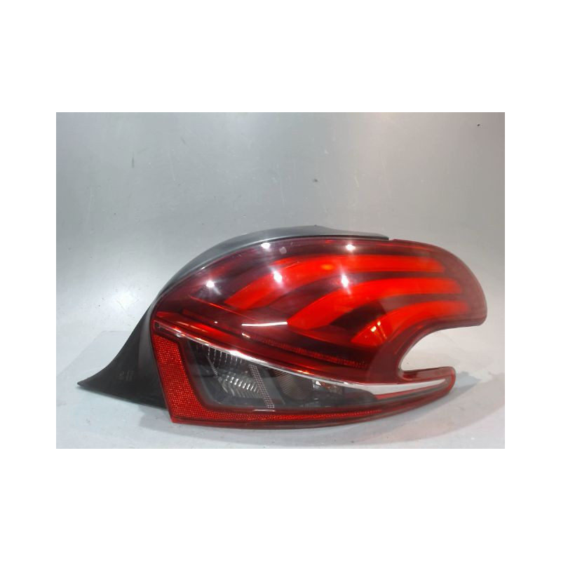 FEU ARRIERE DROIT PEUGEOT 208