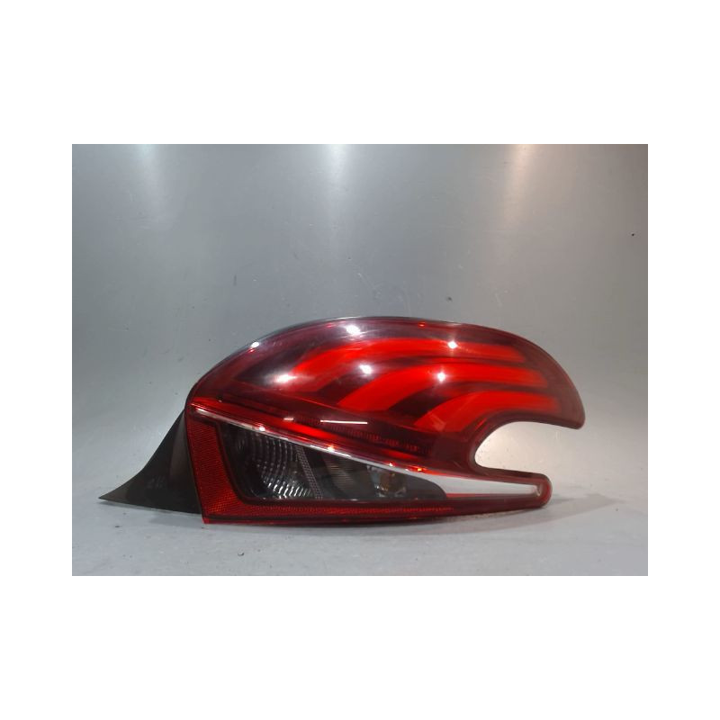 FEU ARRIERE DROIT PEUGEOT 208