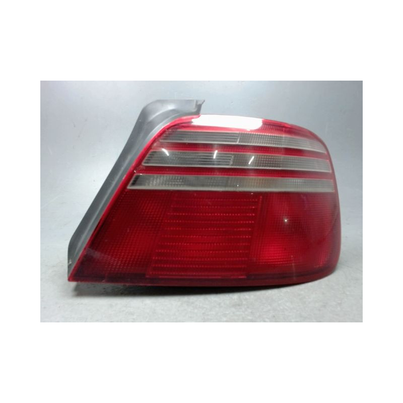 FEU ARRIERE DROIT HONDA ACCORD 99-2001
