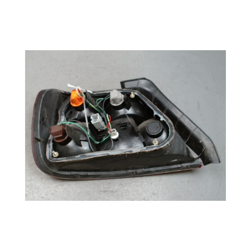 FEU ARRIERE DROIT HONDA ACCORD 99-2001