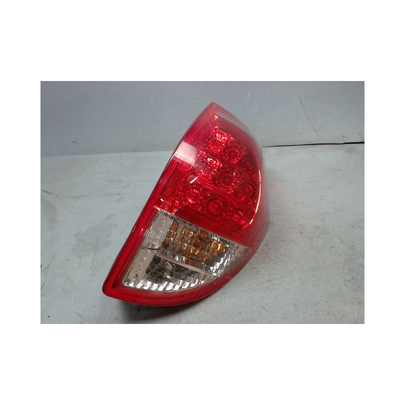 FEU ARRIERE DROIT TOYOTA RAV4 2006