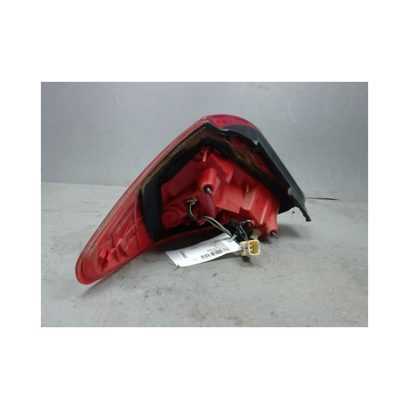 FEU ARRIERE DROIT TOYOTA RAV4 2006