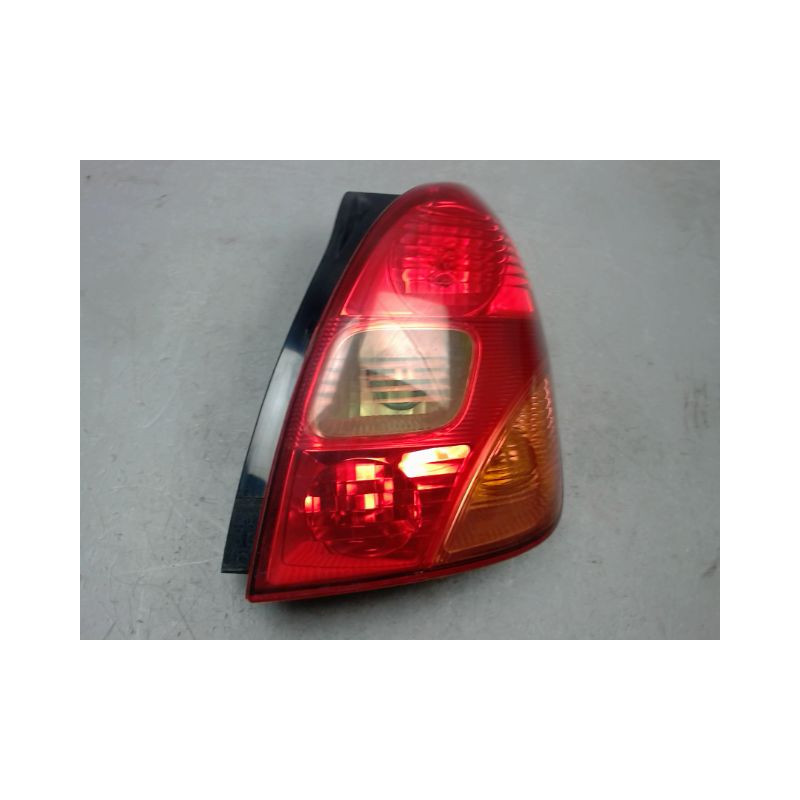FEU ARRIERE DROIT TOYOTA COROLLA VERSO 2002-2004