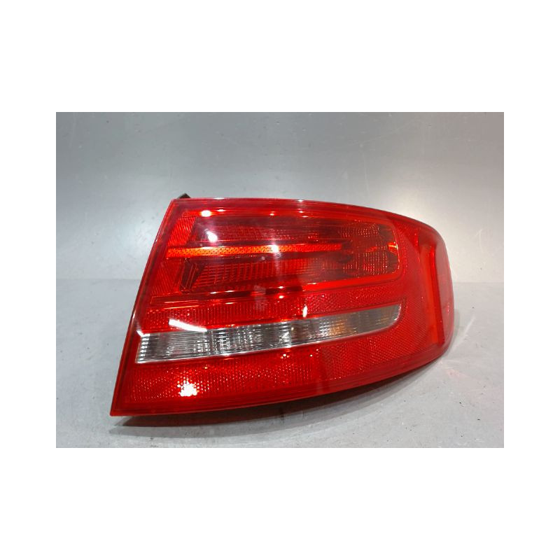 FEU ARRIERE DROIT AUDI A4