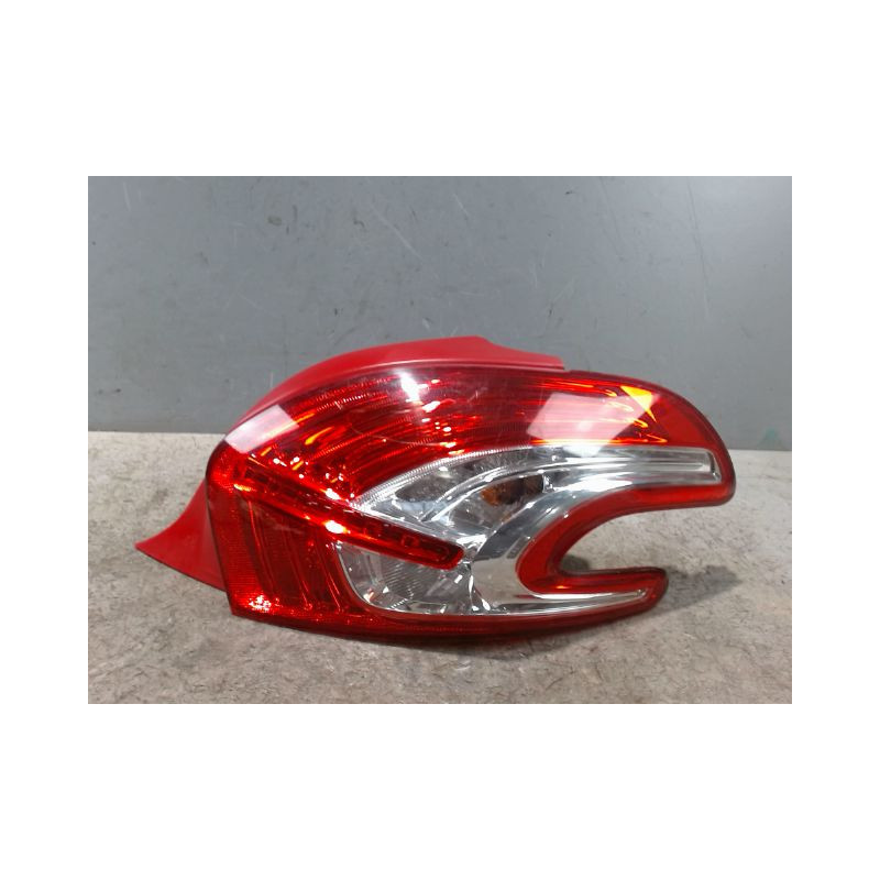 FEU ARRIERE DROIT PEUGEOT 208