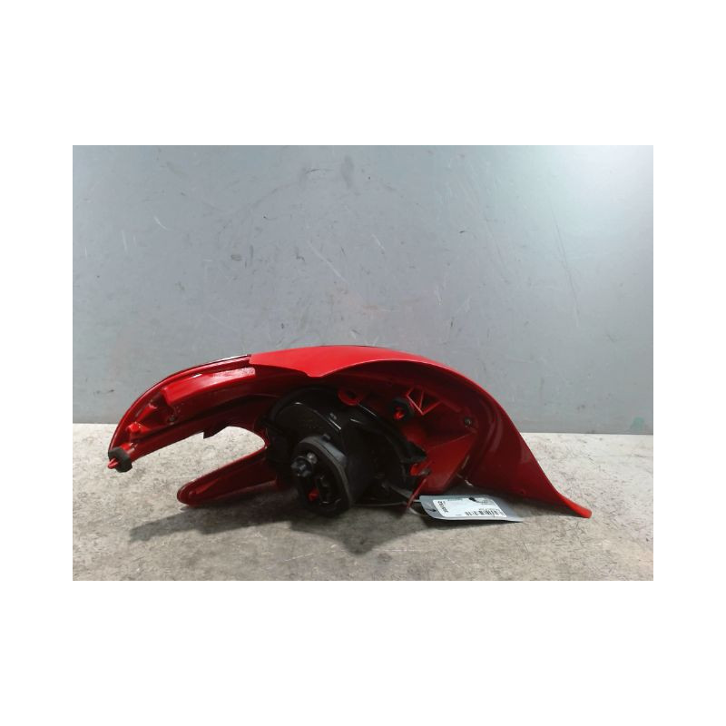 FEU ARRIERE DROIT PEUGEOT 208