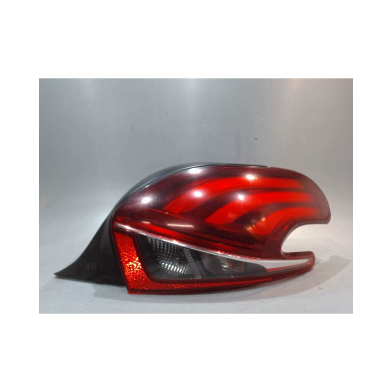 FEU ARRIERE DROIT PEUGEOT 208