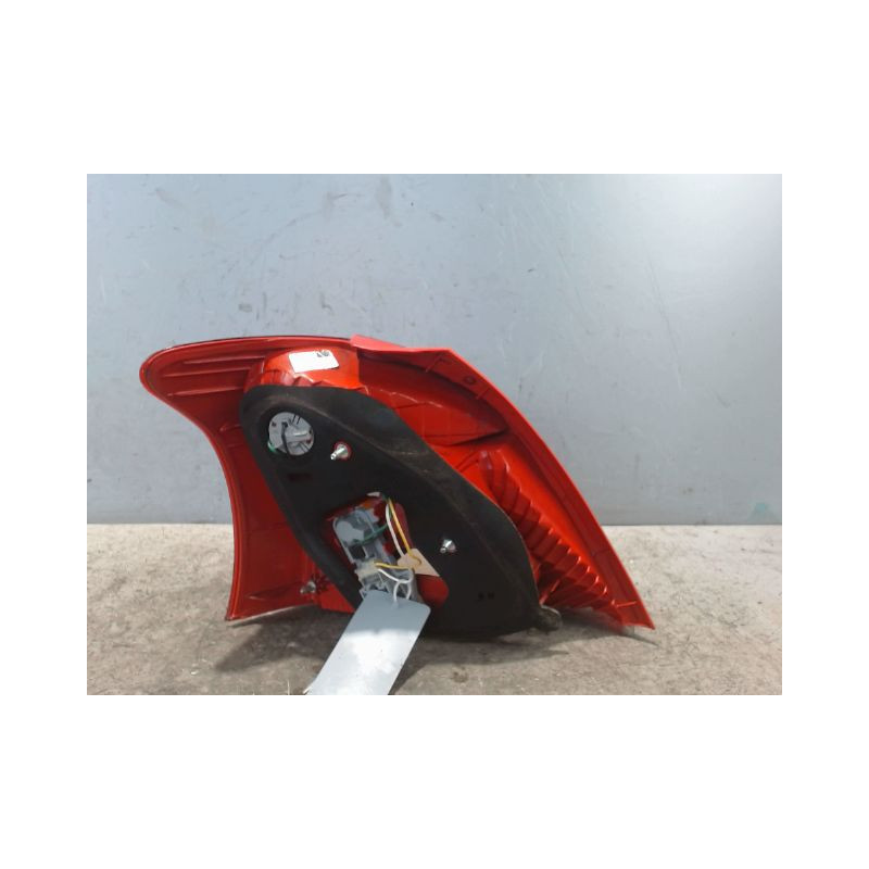 FEU ARRIERE DROIT TOYOTA YARIS 2005-