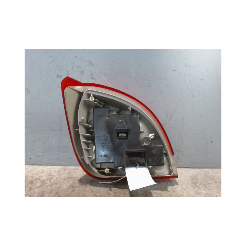 FEU ARRIERE DROIT FORD FIESTA 95-9.99