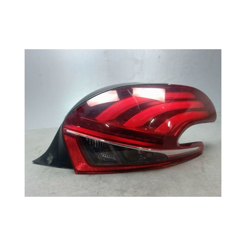 FEU ARRIERE DROIT PEUGEOT 208