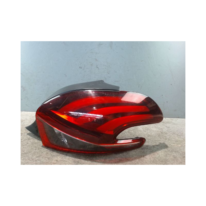 FEU ARRIERE DROIT PEUGEOT 208