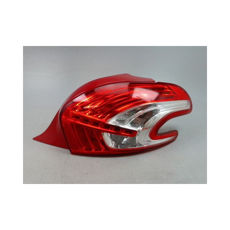 FEU ARRIERE DROIT PEUGEOT 208